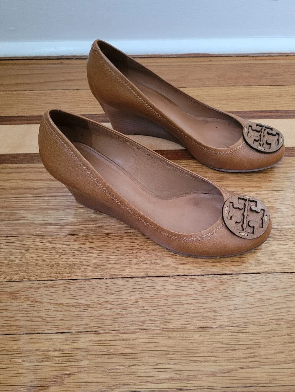 TORY BURCH SALLY TUMBLED LEATHER WEDGE PUMP